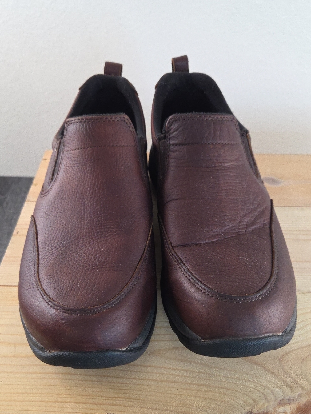 L.L. Bean Men's Brown Leather Slip-On Loafers Size 9.5 WIDE.